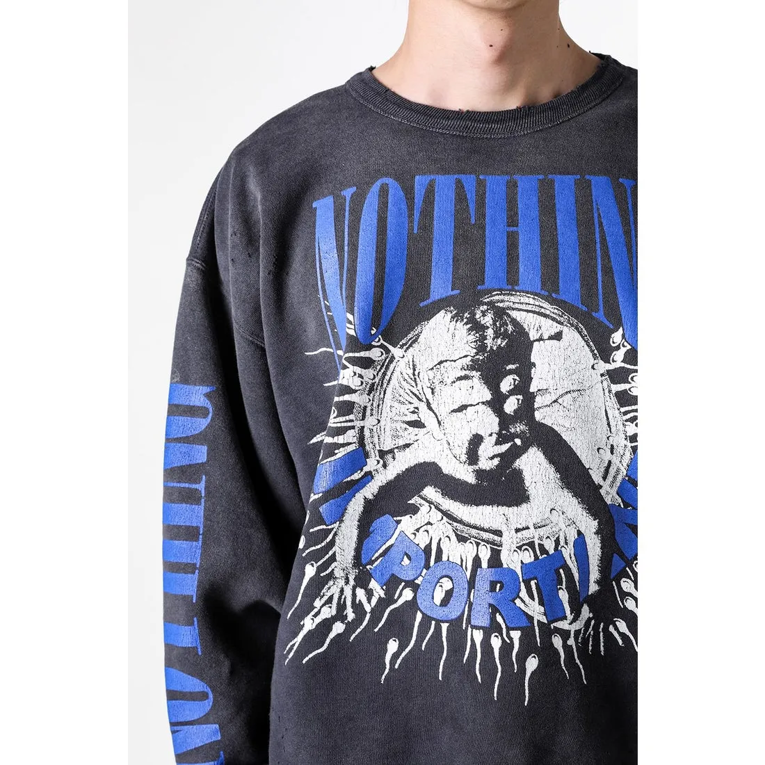 SAINT Mxxxxxx × Kosuke Kawamura KK_CRW SWT/NOTHNG IMP/BLK joint model Holy Infant Tadpole retro distressed sweatshirt, washed black S-XL Assute dyeing, genuine whole garment sprayed with horsetail fading process, collar/cuffs frayed in many places, front and rear panels/sleeves super complicated hanging grinding, heavy washing and distressing, correct fruit mark/angel mark